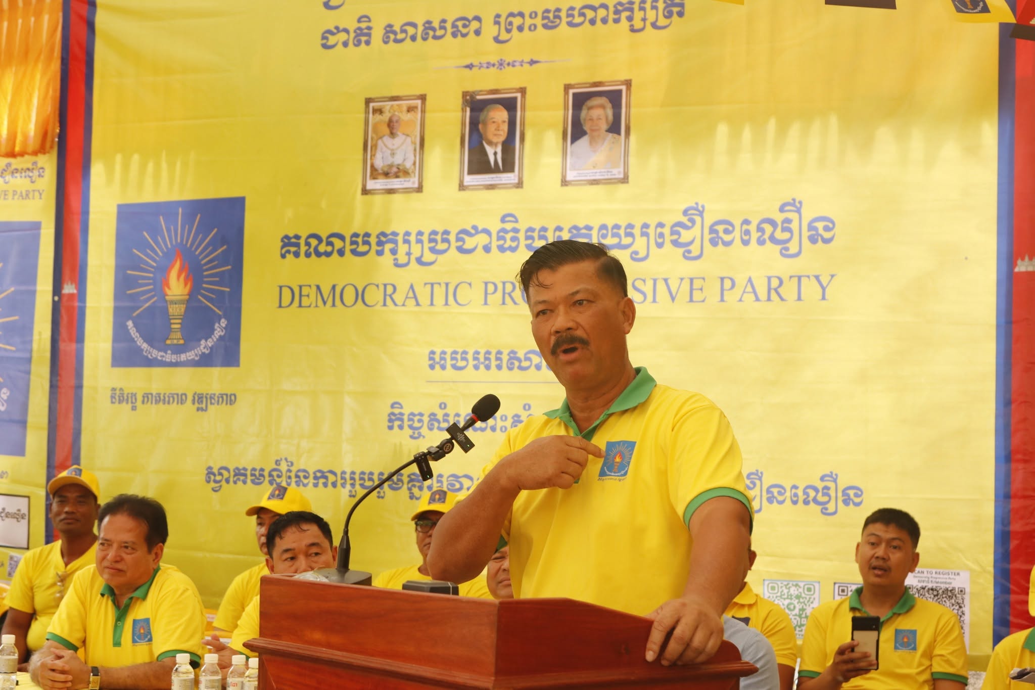 លោក សឺង រ៉េត អនុប្រធានគណបក្ស ក្នុងកម្មវិធីសំណេះសំណាល និងស្វាគមន៍បងប្អូនអតីតសកម្មជន និងអ្នកគាំទ្រអតីតគណបក្សសិទ្ធិមនុស្ស និងគណបក្សសង្រ្គោះជាតិ